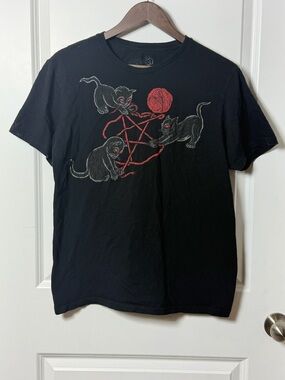 Vertebrae33 Black Cat Occult Graphic Tee Pentagram Yarn Shirt